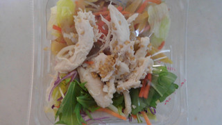 「ニューデイズ 蒸し鶏と根菜のこんにゃく麺サラダ」のクチコミ画像 by レビュアーさん
