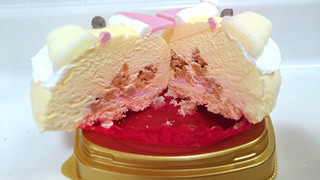 「セブン-イレブン サンタさんケーキ バニラ＆いちごクリーム」のクチコミ画像 by ゆっち0606さん