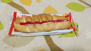 「ヤマザキ 苺ジャム＆練乳クリームパン 袋1個」のクチコミ画像 by やっぺさん