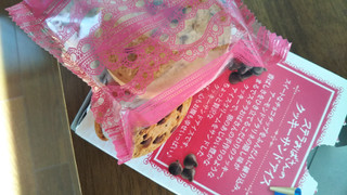 「森永製菓 ステラおばさんのクッキーサンドアイス チョコチップクッキー 箱1個」のクチコミ画像 by チー錦さん