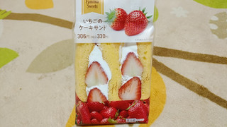 「ファミリーマート いちごのケーキサンド」のクチコミ画像 by やっぺさん