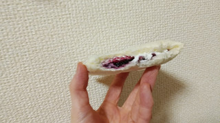 「ヤマザキ ランチパック ブルーベリージャム＆レアチーズ風味クリーム 袋2個」のクチコミ画像 by やっぺさん
