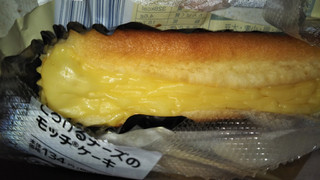「ローソン とろけるチーズのモッチケーキ」のクチコミ画像 by チー錦さん