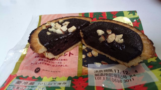 「ロピア スイーツキッチン ベイクドチョコタルト クリスマスパッケージ 袋1個」のクチコミ画像 by ゆっち0606さん