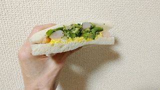 「ローソン 海老とブロッコリーのサラダサンド」のクチコミ画像 by やっぺさん