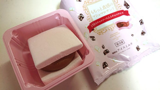 「ローソン Uchi Cafe’ SWEETS もちっと食感のマシュマロサンド 35ml」のクチコミ画像 by ゆっち0606さん