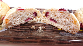 「ファミリーマート ファミマ・ベーカリー 果実とチーズのボールフランスパン シールド乳酸菌 3個入」のクチコミ画像 by ゆっち0606さん