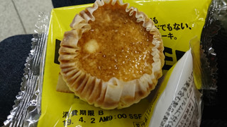 「ローソン Uchi Cafe’ SWEETS バスチー バスク風チーズケーキ 袋1個」のクチコミ画像 by ぼくちゃんさんさん