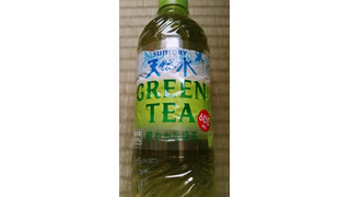 「サントリー 天然水 GREEN TEA ペット600ml」のクチコミ画像 by Taresuさん