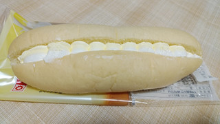 「ヤマザキ ダブルホイップサンド 北海道産牛乳とチーズのホイップ 袋1個」のクチコミ画像 by やっぺさん
