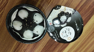 「井村屋 やわもちアイス 黒ごまカップ カップ140ml」のクチコミ画像 by 鉄腕子さん