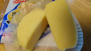 「ヤマザキ 世界をおいしく食べよう クリームチーズ蒸しケーキ 袋1個」のクチコミ画像 by ピノ吉さん