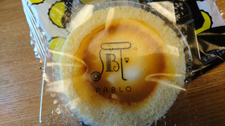 「ローソン Uchi Cafe’ SWEETS×PABLO チーズロールケーキ」のクチコミ画像 by ピノ吉さん