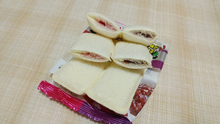 「ヤマザキ ランチパック 苺ジャムとつぶあん 袋2個」のクチコミ画像 by やっぺさん