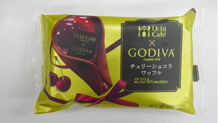 「ローソン Uchi Cafe’ SWEETS×GODIVA チェリーショコラワッフル」のクチコミ画像 by キックンさん