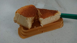 「シャトレーゼ 糖質72％カットのスフレチーズケーキ」のクチコミ画像 by ぴのこっここさん