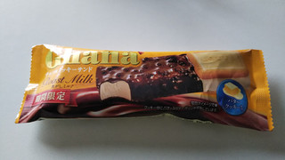 「ロッテ ガーナ チョコ＆クッキーサンド ローストミルク 袋76ml」のクチコミ画像 by こらんこさん