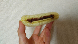 「ヤマザキ ランチパック バナナ板チョコとミックスベリージャム 袋2個」のクチコミ画像 by やっぺさん