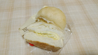 「セブン-イレブン 塩バニラクリームのパン」のクチコミ画像 by やっぺさん