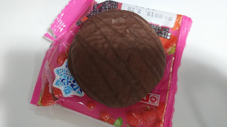 「ヤマザキ カカオが香るチョコレートサンド トリプルベリー 袋1個」のクチコミ画像 by ぺりちゃんさん