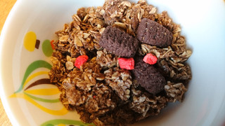 「日清シスコ Sweets meets granola 濃厚ショコラ 袋160g」のクチコミ画像 by ピノ吉さん