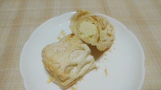 「ファミリーマート 冷やして食べるコロネパイ チーズクリーム」のクチコミ画像 by やっぺさん
