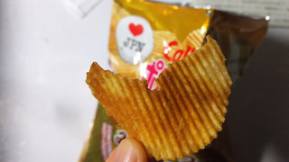 「カルビー ポテトチップス みそかつ味 袋55g」のクチコミ画像 by なんやかんやさん