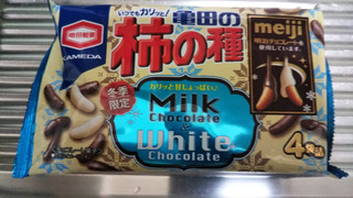 「亀田製菓 亀田の柿の種 ミルクチョコ＆ホワイトチョコ 袋4包」のクチコミ画像 by こらんこさん