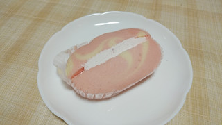 「ヤマザキ いちご蒸しケーキ あまおう苺のジャム 袋1個」のクチコミ画像 by やっぺさん