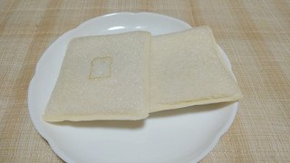 「ヤマザキ ランチパック さくらあんと抹茶板チョコ 袋2個」のクチコミ画像 by やっぺさん