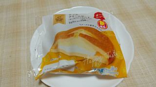 「ファミリーマート Wクリームサンド チーズクリーム＆ホイップ」のクチコミ画像 by やっぺさん