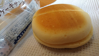 「セブンプレミアム チーズ蒸しケーキサンド 袋1個」のクチコミ画像 by ピノ吉さん