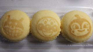 「フジパン アンパンマンのミニ蒸しパン みるく味 袋3個」のクチコミ画像 by なんやかんやさん