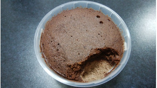 「ヤマザキ ベルギーチョコ蒸しケーキのとろけるプリン カップ1個」のクチコミ画像 by しろねこエリーさん