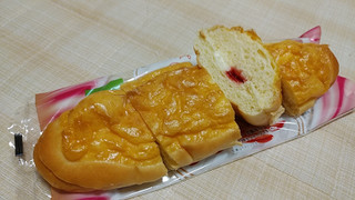 「Pasco おいしいシューロール いちごのチーズケーキ 袋1個」のクチコミ画像 by やっぺさん