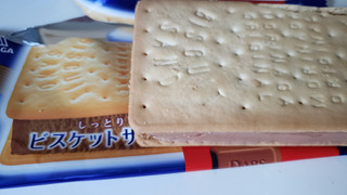 「森永製菓 ビスケットサンド ダースミルク 袋105ml」のクチコミ画像 by haruuuさん