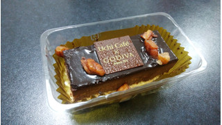 「ローソン Uchi Cafe’ SWEETS×GODIVA ショコラケーキ」のクチコミ画像 by しろねこエリーさん