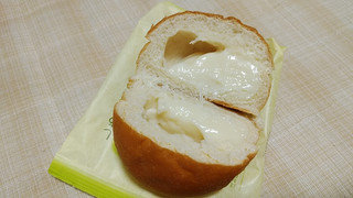 「神戸屋 しあわせ届ける豆乳くりぃむぱん 袋1個」のクチコミ画像 by やっぺさん