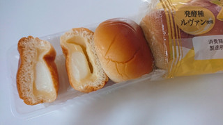 「ヤマザキ 薄皮 バナナクリーム＆ヨーグルト風味クリームパン 袋5個」のクチコミ画像 by ぺりちゃんさん