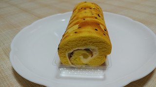 「ローソン おいものロールケーキ」のクチコミ画像 by やっぺさん