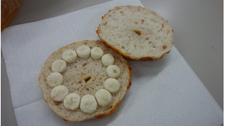 「Pasco Bagelwiches チーズベーコンオニオン 袋1個」のクチコミ画像 by しろねこエリーさん
