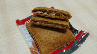 「フジパン 黒糖スナックサンド 紅いも＆ホイップ 袋2個」のクチコミ画像 by やっぺさん