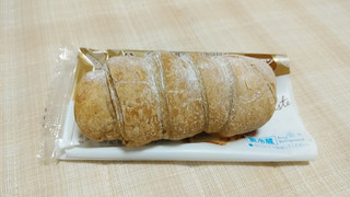 「ファミリーマート 冷やして食べるパイコロネ マロンクリーム」のクチコミ画像 by やっぺさん