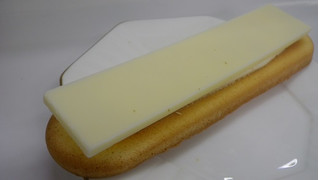 「ファミリーマート パキチョコ＆ラングドシャサンド チーズ」のクチコミ画像 by キックンさん