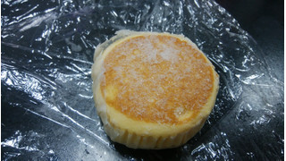 「ローソン チーズリッチ蒸しケーキ ラムレーズン入」のクチコミ画像 by しろねこエリーさん