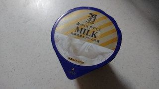 「セブンプレミアムゴールド 金のミルクアイス カップ130ml」のクチコミ画像 by ぴのこっここ就寝中さん