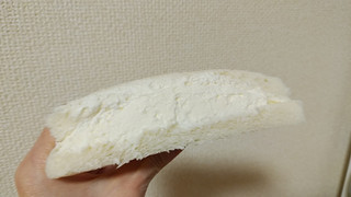 「ローソン ふわふわクリームチーズケーキサンド」のクチコミ画像 by やっぺさん
