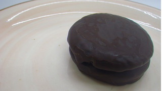 「ロッテ プチチョコパイ 濃厚ショコラ 袋8個」のクチコミ画像 by キックンさん