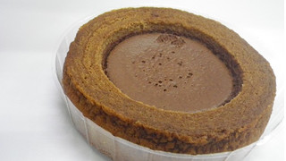 「ファミリーマート 生チョコを使ったチョコケーキのバウム」のクチコミ画像 by キックンさん