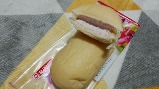 「ヤマザキ 白いコッペパン 苺クリーム 袋1個」のクチコミ画像 by やっぺさん